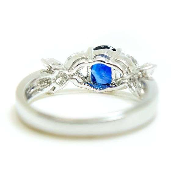 18 K White Gold Diamond - GIA Certified Blue Sapphire Ring