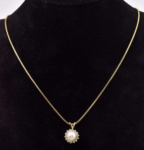 Elegant 18K Yellow Gold Pearl and Diamond Pendant Necklace