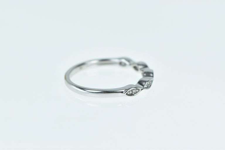 10K White Gold Scalloped Diamond Classic Wedding Band Ring