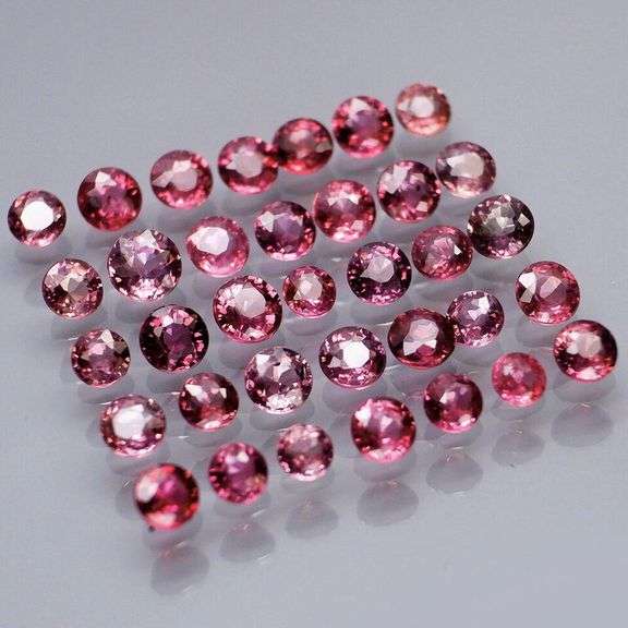 Fantastic color 4.68ct untreated Sapphire set