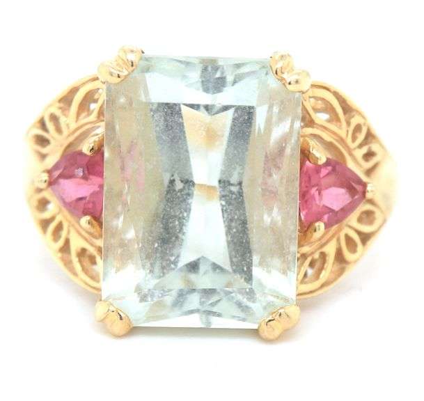 14kt Yellow gold emerald cut Lemon quartz ring