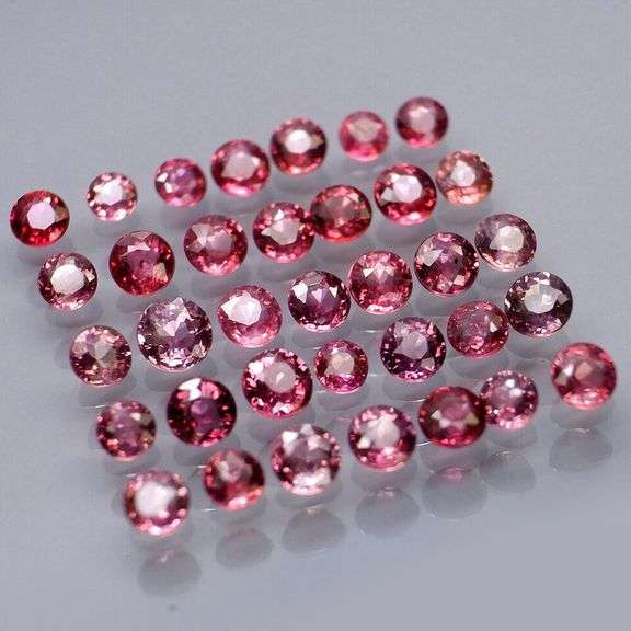 Fantastic 4.58ct UNHEATED round cut Sapphire set