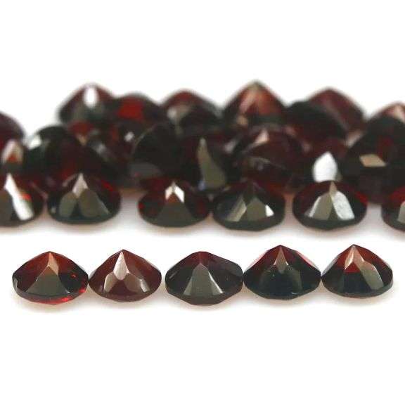 Rich round cut 12.39ct Garnet set
