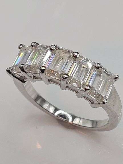 Sparkling 14 Kt White Gold Plate 5.07 Ct VVs1 E-F Simulated Diamond Ring
