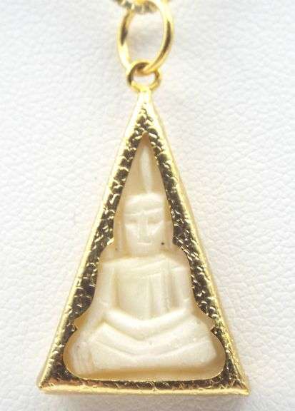 Triangle shape Carved Thai Buddha Amulet / Pendant