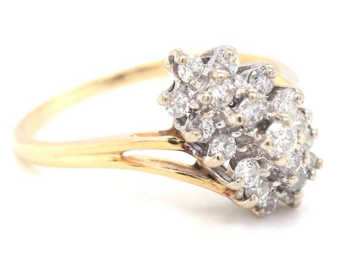 14kt Yellow gold 0.60ctw diamond cluster ring