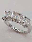 Sparkling 14 Kt White Gold Plate 5.07 Ct VVs1 F-G Simulated Diamond Ring