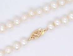 Fresh water white pearl necklace