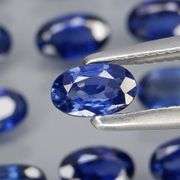 Excellent 3.53ct cornflower blue Sapphire set
