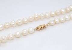 Fresh water white pearl necklace