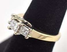 Fantastic 14K Yellow Gold Approx. 0.90CTW Diamond Ring