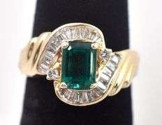 Beautiful 14K Yellow Gold Diamond and Emerald Gemstone Ring