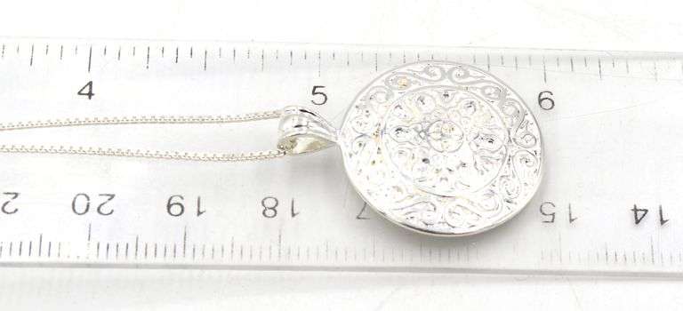 925 Sterling silver pendant on Italian box chain necklace