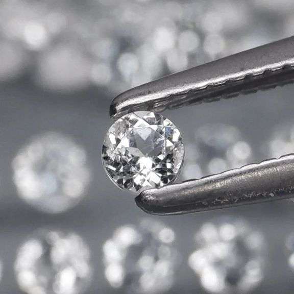 Glittering 3.88ct diamond white Topaz set