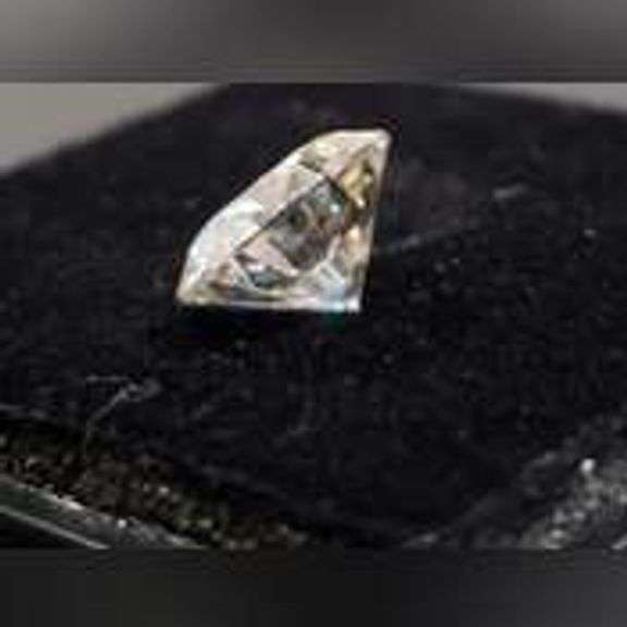 Huge 10.05 Ct Sparkling VVs1 I-J Simulated Diamond Solitaire