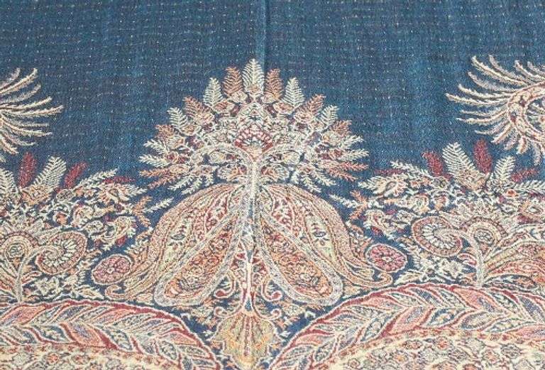 A Very Unique Design Lady's Scarf