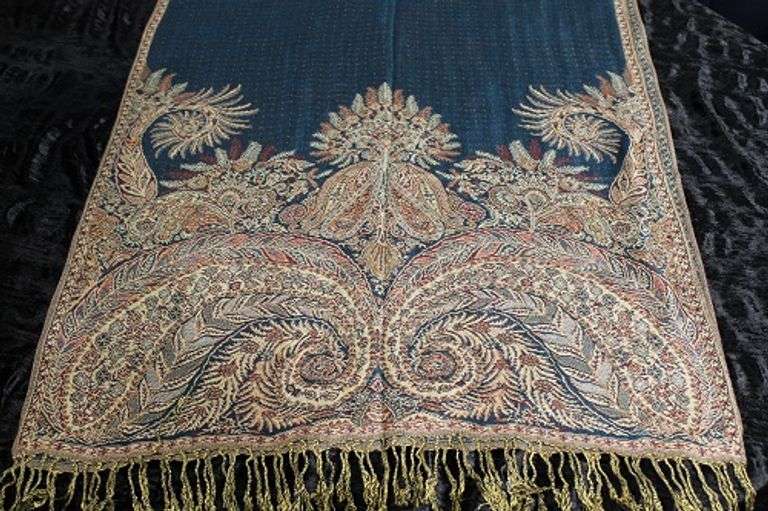 A Very Unique Design Lady's Scarf