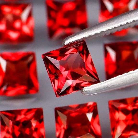 Unforgettable 4.89ct 12pc. Mozambique Garnet set