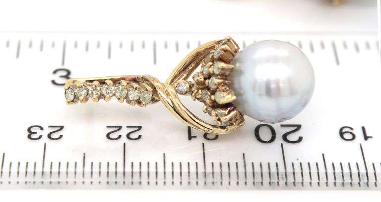 14kt Yellow gold Retro diamond and south Sea Baroque pearl earrings