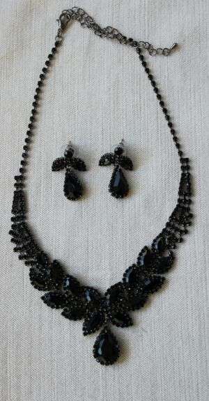 Sapphire Color Jewelry Neck Lace And Earrings