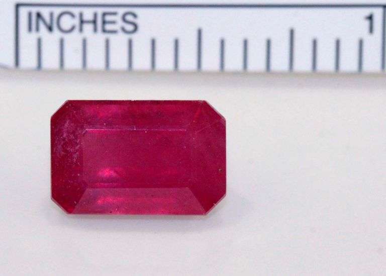 Berry Red Natual Ruby - 5.55 cts.