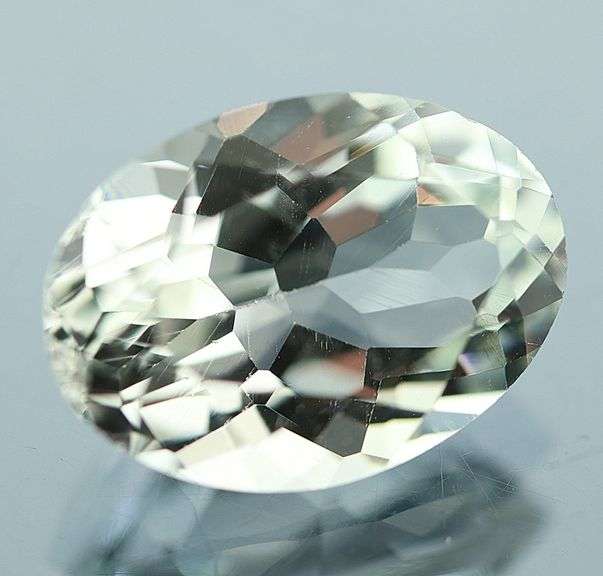 Excellent 6.85ct untreated diamond white Topaz