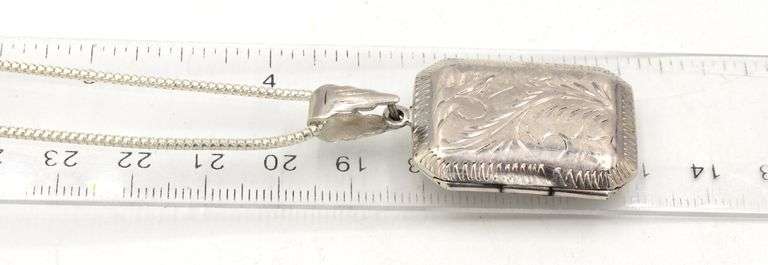Vintage 925 sterling silver locket pendant on Italian chain necklace