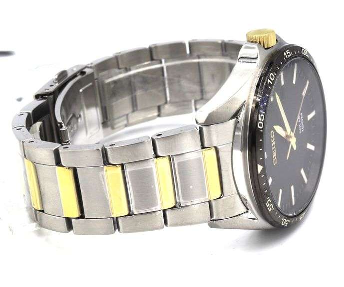Seiko Solar 100m 2 tone 43mm black dial watch