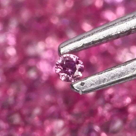 320 pieces! 3.01ct pink Sapphire set