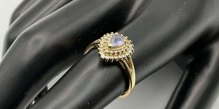 2.2g 14k Yellow Gold Diamond Ring Purple size 6.5