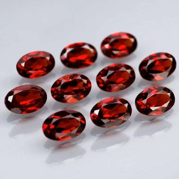 Set of 10 top red VS Garnets weighing 5.45 carats