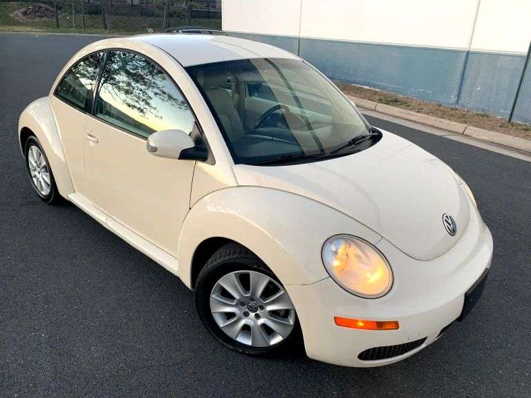 2009 Volkswagen New Beetle Coupe 2dr Auto S