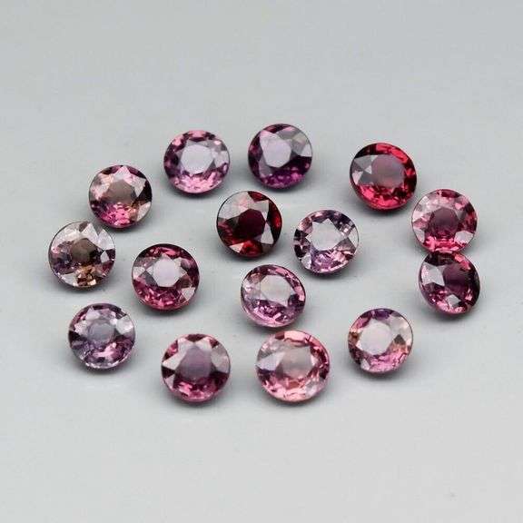 Fantastic 2.34ct round cut Sapphire set