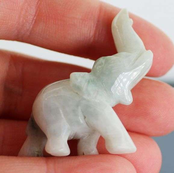 Majestic 85.56ct Jade elephant carving