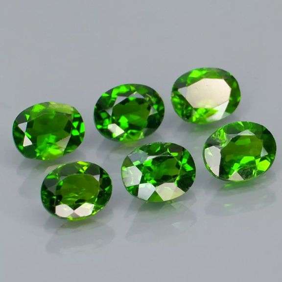 Top forest green 2.37ct Chrome Diopside set