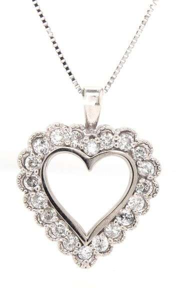 14kt White gold 0.80ctw diamond heart shaped pendant on chain