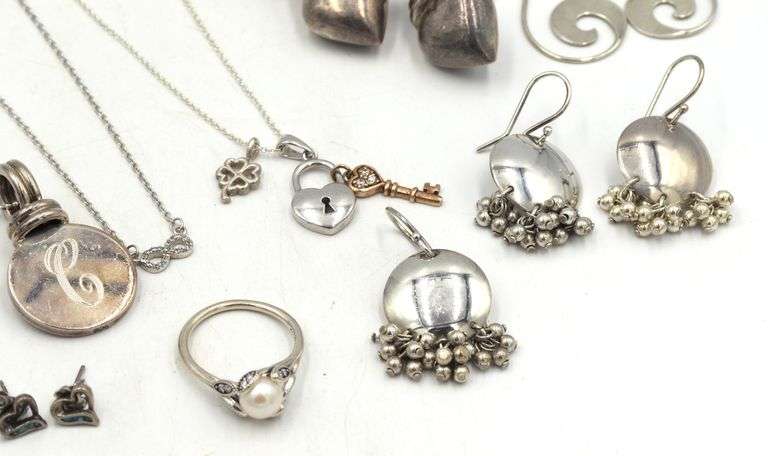 Group lot of Vintage 925 sterling silver jewelry