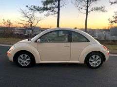 2009 Volkswagen New Beetle Coupe 2dr Auto S