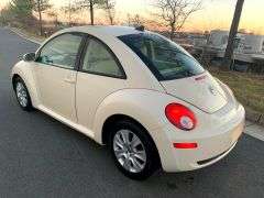 2009 Volkswagen New Beetle Coupe 2dr Auto S