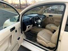 2009 Volkswagen New Beetle Coupe 2dr Auto S