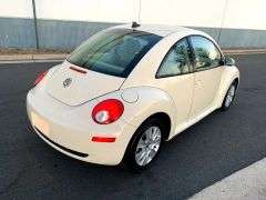 2009 Volkswagen New Beetle Coupe 2dr Auto S