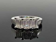 Sparkling 14 Kt White Gold Plate 3.05 Ct VVs1 F-G Simulated Diamond Ring