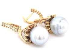 14kt Yellow gold Retro diamond and south Sea Baroque pearl earrings