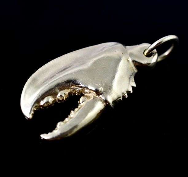Well-Sculpted Heavy 14K Lobster Claw Pendant