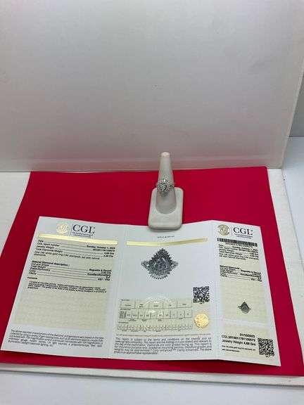 BRAND NEW CERTIFIED 14K WHITE GOLD DIAMOND RING. 2.00 CARATS