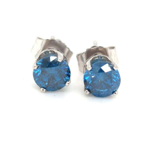 14kt White gold approximate 0.80ctw IR Teal diamond stud