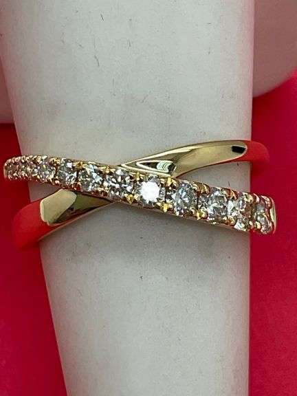 LADIES BRAND 14K YELLOW GOLD DIAMOND CROSSOVER RING.