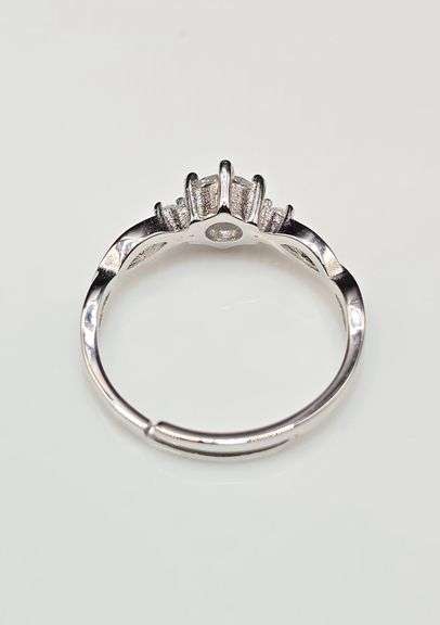 Dazzling White VVs1 E-F Lab Simulated Diamond Ring