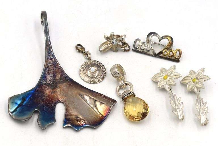 Lot of Vintage 925 sterling silver jewelry