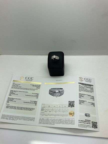 CERTIFIED BRAND NEW 14K WHITE GOLD ENGAGEMENT RING. 2.10 CARAT